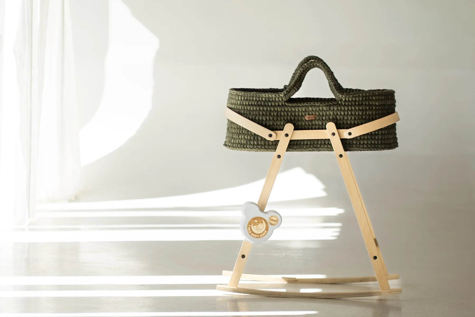 ROCK your BABY an einer Schaukelwiege