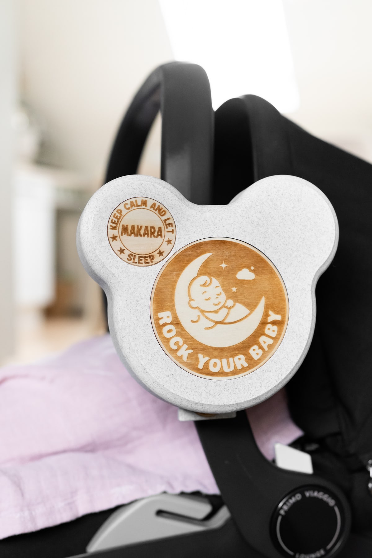 ROCK your BABY attached to a pushchair during a calm pause while out